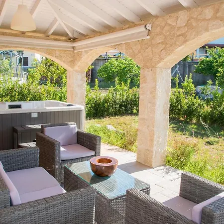 Siora Andromache * Perama (Corfu)